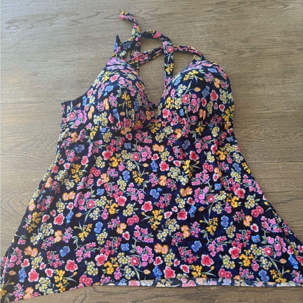Swimsuit top! Floral pattern.